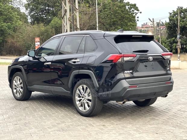 Toyota RAV4 XLE AWD 2019 Black
