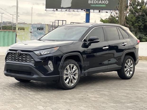 Toyota RAV4 XLE AWD 2019 Black
