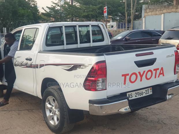 Toyota Hilux Revo Double Cab Deisel 2.8 AWD 2017 White
