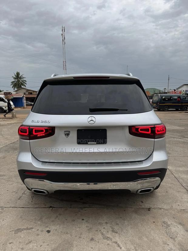 Mercedes-Benz GLB-Class GLB 250 4MATIC 2020 Silver