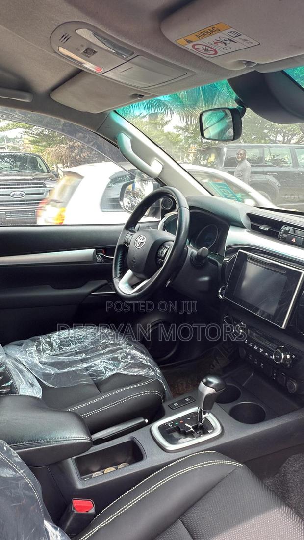 Toyota Hilux 2.4 Diesel 2020 Green