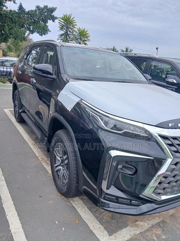 New Toyota Fortuner 2.7 AWD 2024 Black