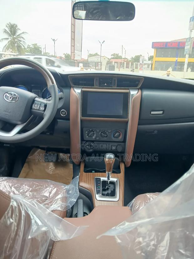 New Toyota Fortuner 2.7 AWD 2024 Black