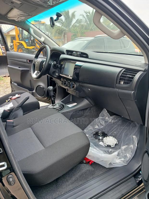 New Toyota Hilux 2023 Gray