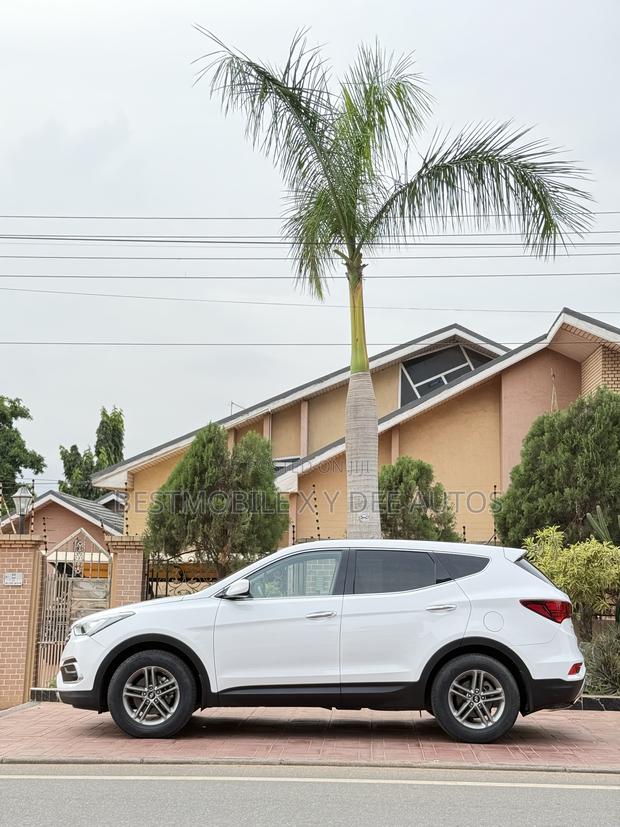 Hyundai Santa Fe SE AWD 2018 White