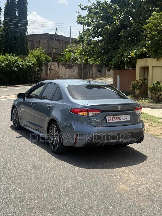 Toyota Corolla SE 2021 Blue