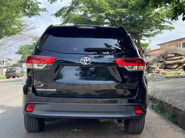 Toyota Highlander LE 2019 Black