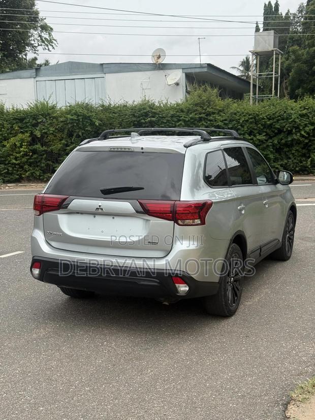 Mitsubishi Outlander SEL FWD 2020 Silver