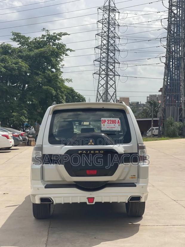 Mitsubishi Pajero 2017 White
