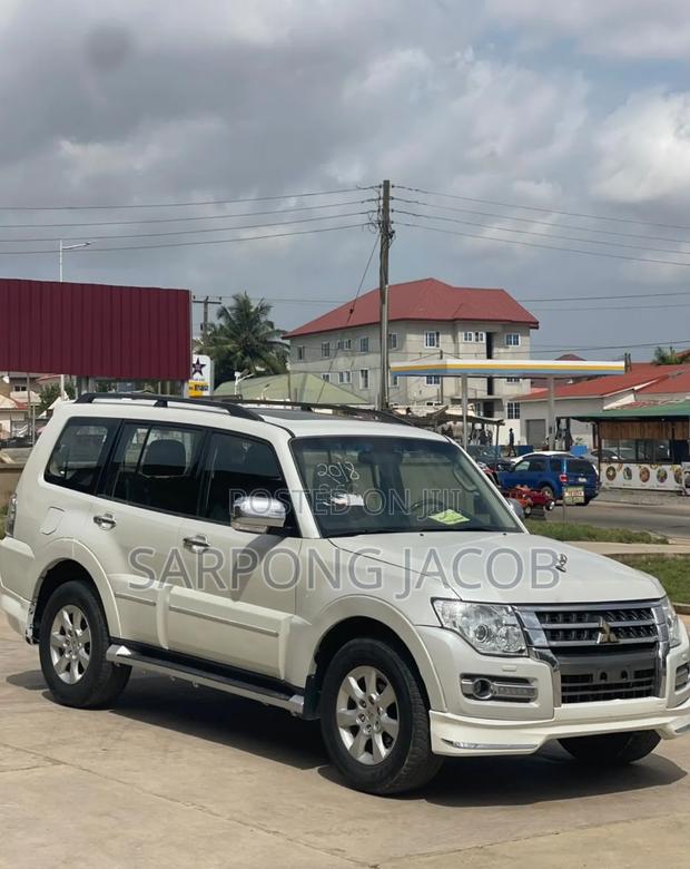 Mitsubishi Pajero 2017 White