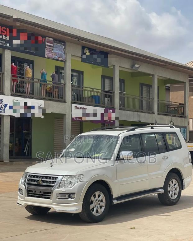 Mitsubishi Pajero 2017 White