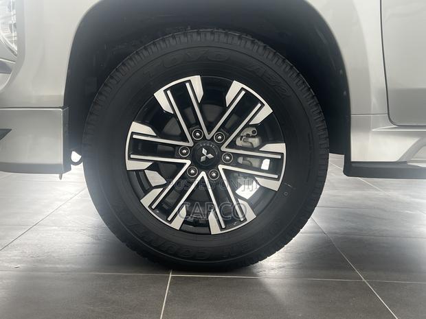 New Mitsubishi Montero Sport 2023 Silver