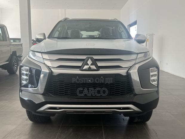 New Mitsubishi Montero Sport 2023 Black