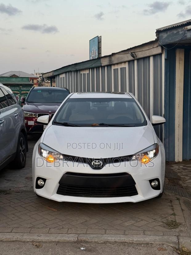 Toyota Corolla LE Plus 4dr Sedan (1.8L 4cyl CVT) 2014 White