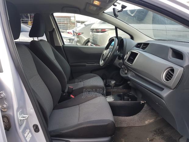 Toyota Vitz 1.3 FWD 5dr 2013 Silver
