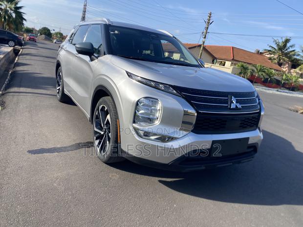 Mitsubishi Outlander SE 2022 Silver