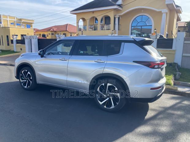 Mitsubishi Outlander SE 2022 Silver