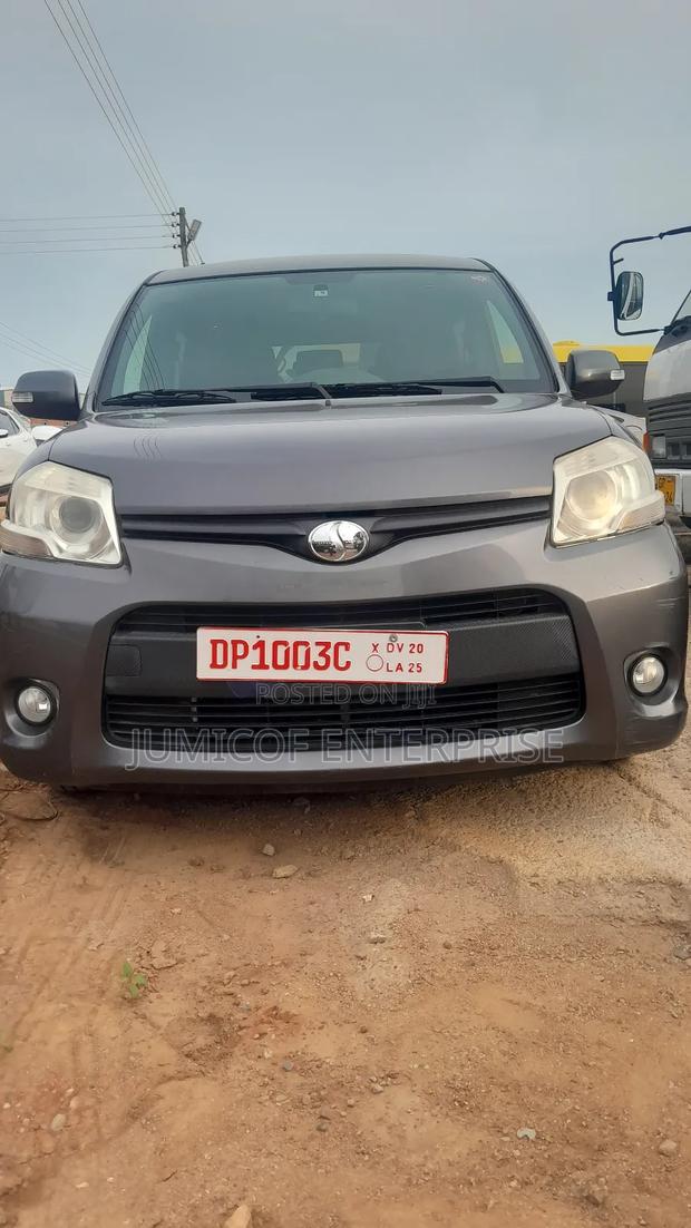 Toyota Sienta 1.5 FWD 2013 Gray