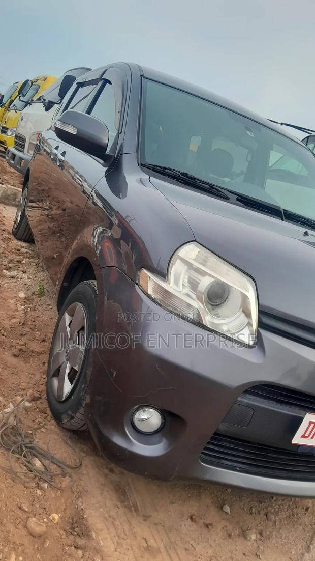 Toyota Sienta 1.5 FWD 2013 Gray