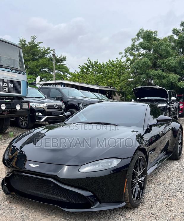 Aston Martin Vantage 2022 Black