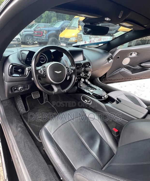 Aston Martin Vantage 2022 Black