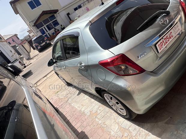 Toyota Vitz 1.3 FWD 5dr 2012 Green