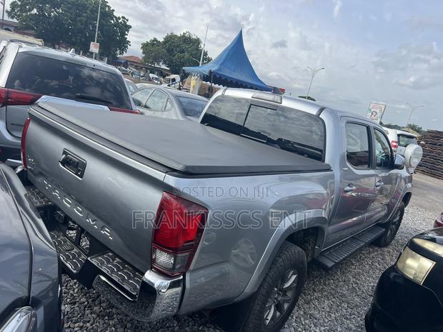 Toyota Tacoma SR 2018 Gray