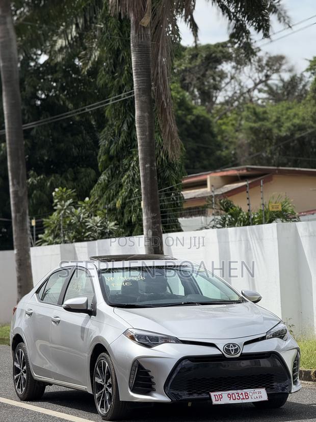 Toyota Corolla SE Special Edition 4dr Sedan (1.8L 4cyl CVT) 2017 Silver