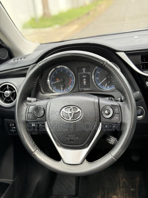 Toyota Corolla SE Special Edition 4dr Sedan (1.8L 4cyl CVT) 2017 Silver