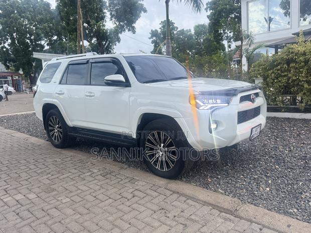 Toyota 4-Runner SR5 4dr 4x2 (4.0L 6cyl 5A) 2017 White
