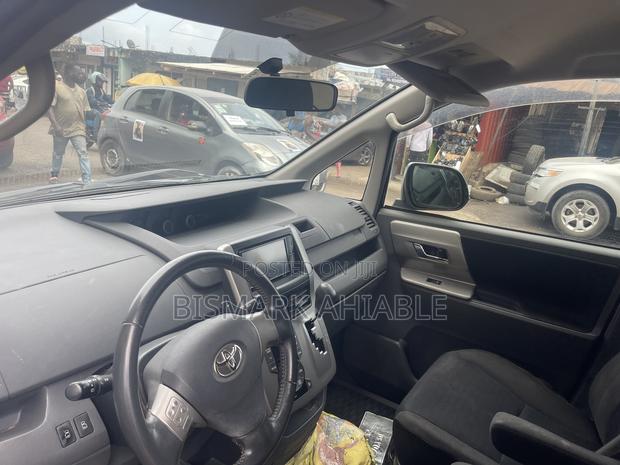 Toyota Voxy 2010 Black