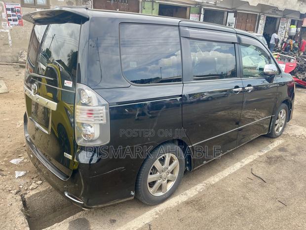 Toyota Voxy 2010 Black