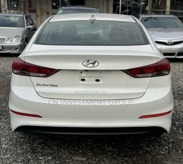 Hyundai Elantra SE 2018 White