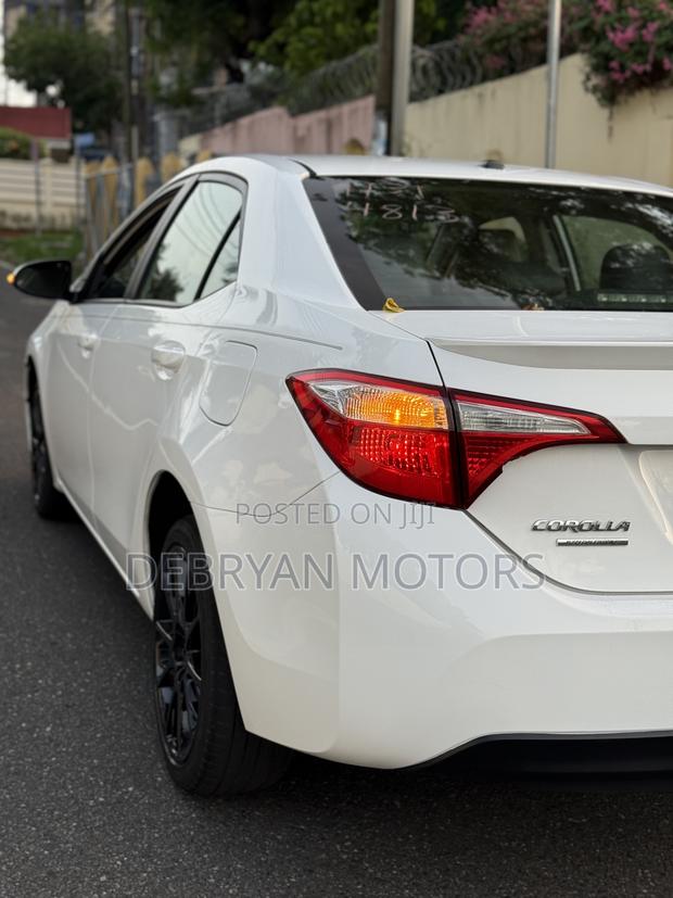 Toyota Corolla S w/Special Edition Pkg (1.8L 4cyl CVT) 2016 White