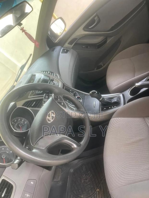 Hyundai Elantra SE Sedan FWD (1.8L 4cyl 6M) 2016 White