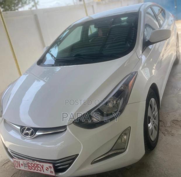 Hyundai Elantra SE Sedan FWD (1.8L 4cyl 6M) 2016 White