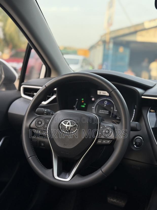New Toyota Corolla SE CVT 2024 White