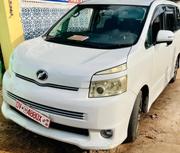 Toyota Voxy 2013 White for sale