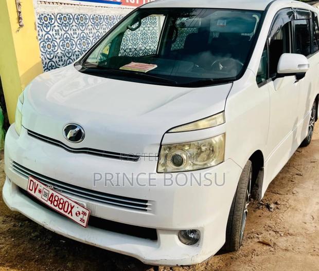 Toyota Voxy 2013 White