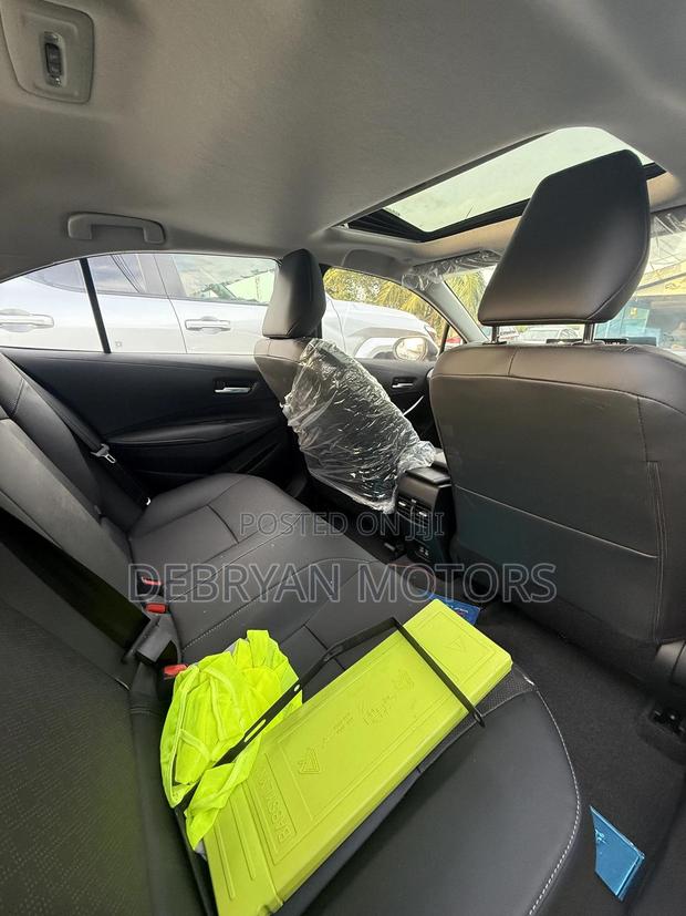 New Toyota Corolla SE CVT 2024 White