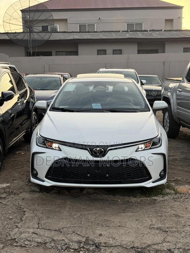New Toyota Corolla SE CVT 2024 White