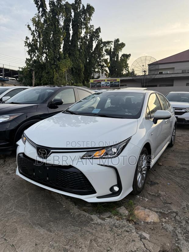New Toyota Corolla SE CVT 2024 White