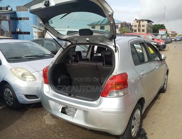 Toyota Vitz 1.3 AWD 5dr 2010 Silver