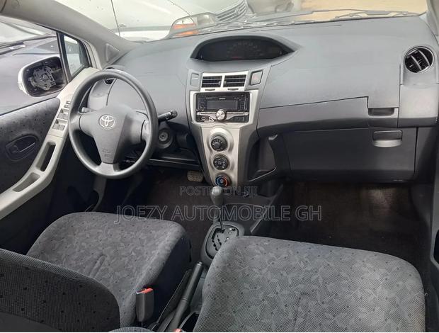 Toyota Vitz 1.3 AWD 5dr 2010 Silver