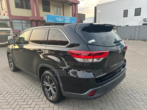 Toyota Highlander LE 2019 Black