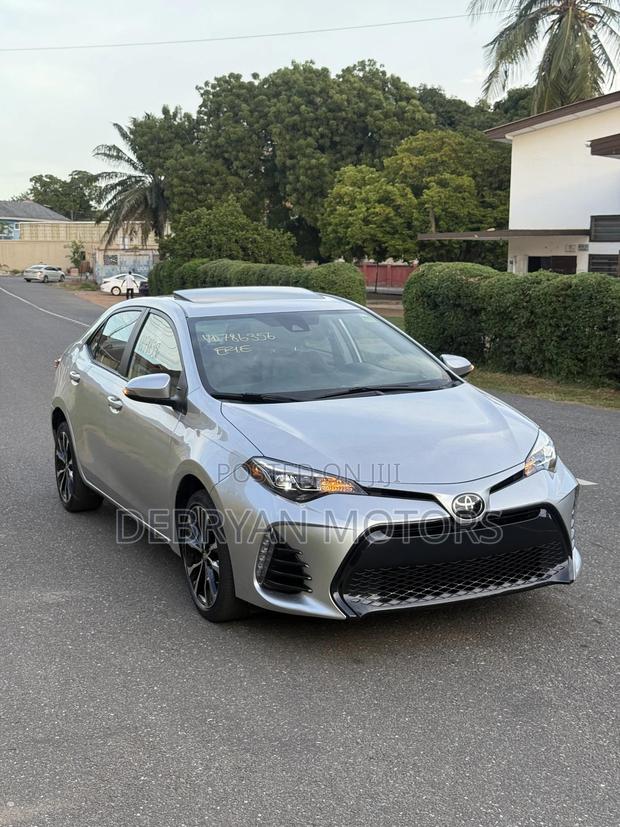 Toyota Corolla SE (1.8L 4cyl 6M) 2018 Silver