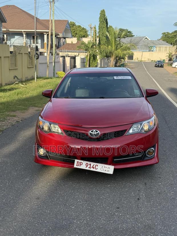 Toyota Camry SE Sport 4dr Sedan w/Prod. End 11/13 (2.5L 4cyl 6A) 2014