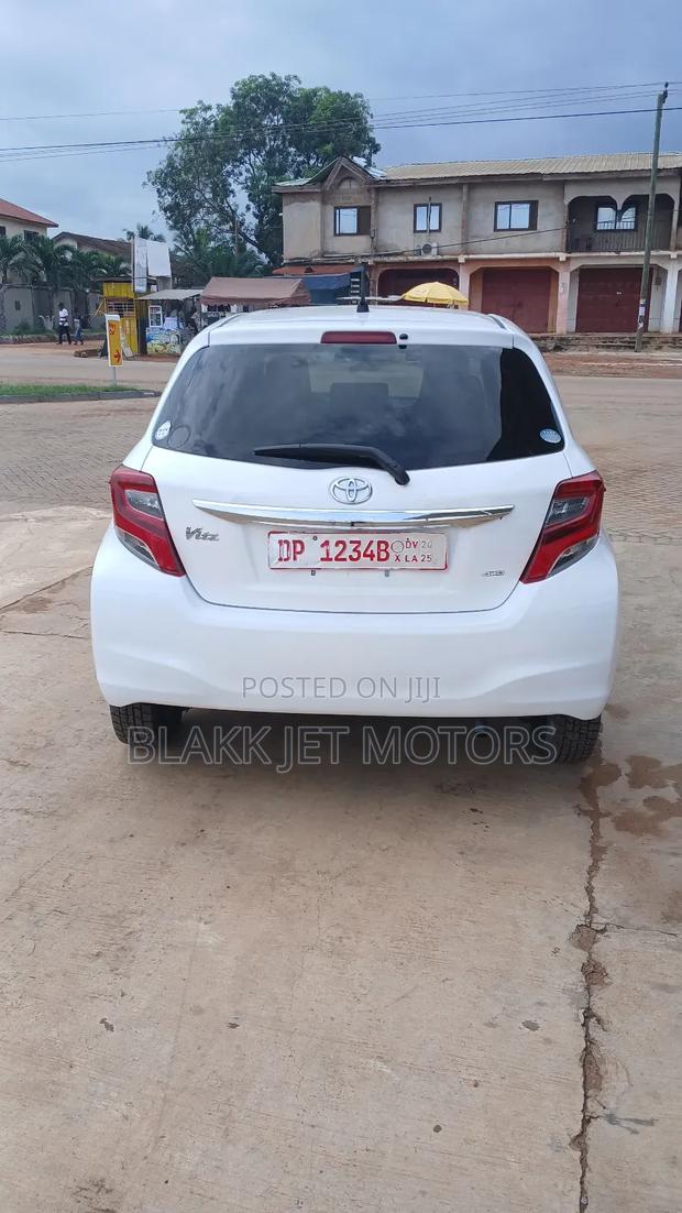 Toyota Vitz 1.3 AWD 5dr 2015 White