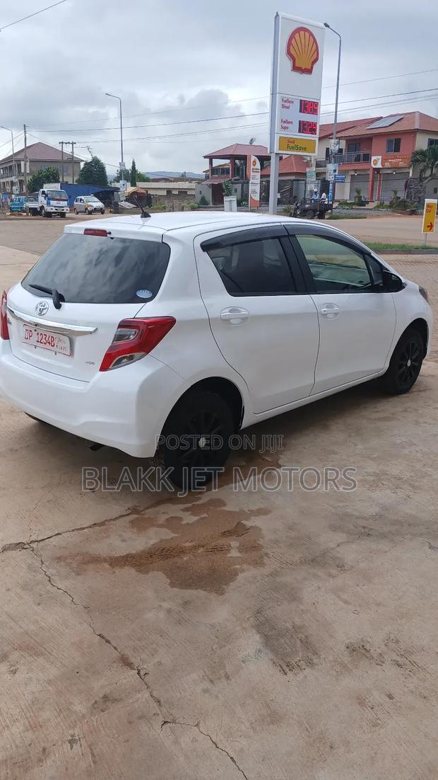 Toyota Vitz 1.3 AWD 5dr 2015 White