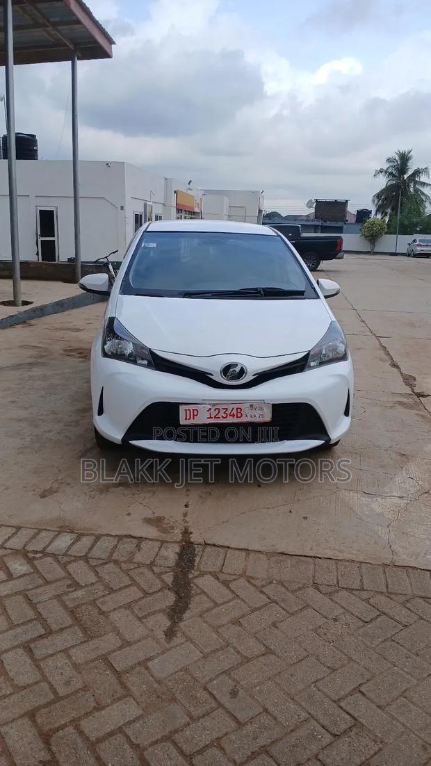 Toyota Vitz 1.3 AWD 5dr 2015 White